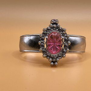 BR38- Kids plasitc silver bracelet cuff with pink plastic cabochon